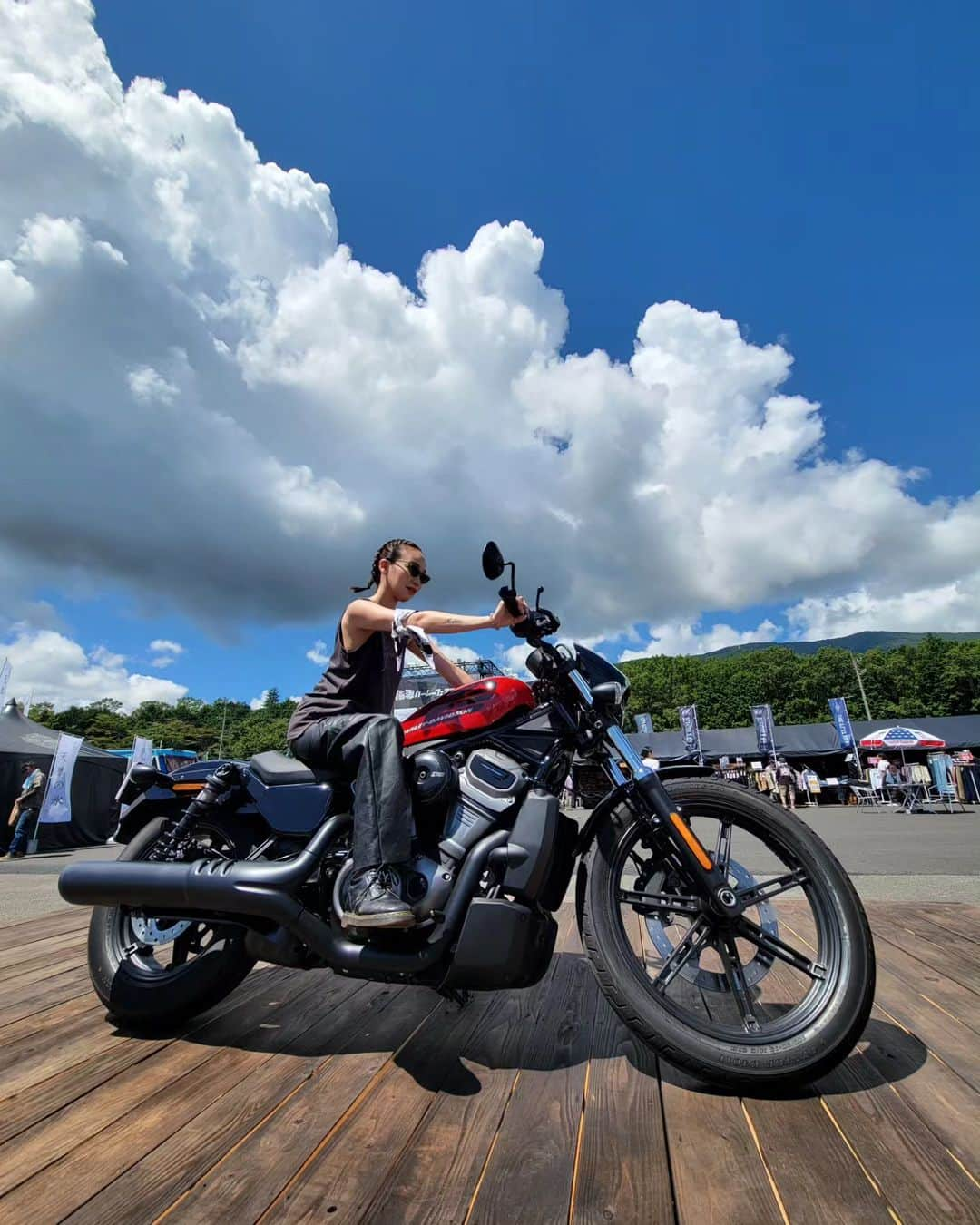 yakoさんのインスタグラム写真 - (yakoInstagram)「#blueskyheaven 🌞 個性たっぷりの色んなバイクに乗って新しい体験もたくさんして太陽たくさん浴びて最高のブルスカデビュー戦 Thanks all♥️ @glo.japan × @harleydavidsonjapan #グロー #glonexstage #BlueSkyHeaven_glo #glohyperairworld  #BlueSkyHeaven #ブルスカ」9月1日 21時50分 - yaco_tsukiyomi