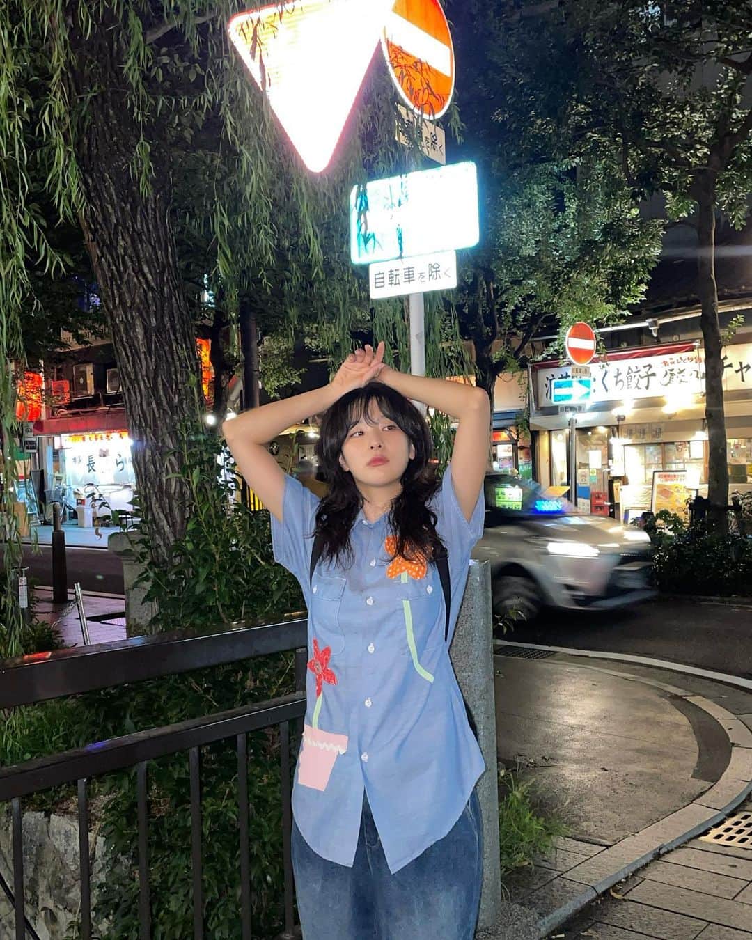 のインスタグラム：「교토에서 산 빈티지 셔츠 💙🌼 🐼」