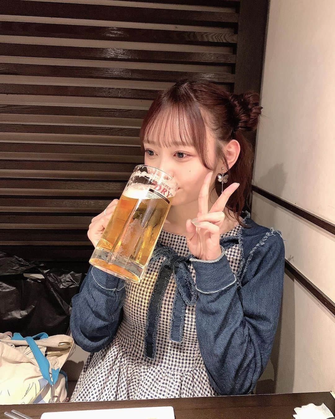 大盛真歩のインスタグラム：「🍺🤗  夏ってまだまだこれからですよね✌🏻うまっ！！   #夏  #ビール  #生ビール  #最高  #焼肉  #summer  #ootd  #happy」