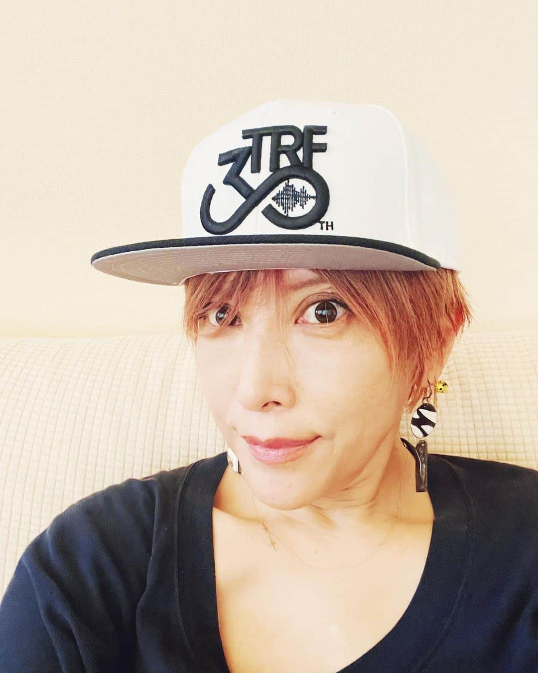 YU-KIさんのインスタグラム写真 - (YU-KIInstagram)「以前一度UPしたキャップ🧢 正解は番組　「スター爆買い」での 私の相棒からのプレゼントでした！ これは色違い サンキューね〜🥰  あ、写真間違えちゃった ブラックベースにイエローのロゴだった 阪神タイガースカラーだった  #TRF30thanniversary #日本武道館公演2月18日 #TRFYU-KI」9月1日 21時58分 - yuuki.trf.1912