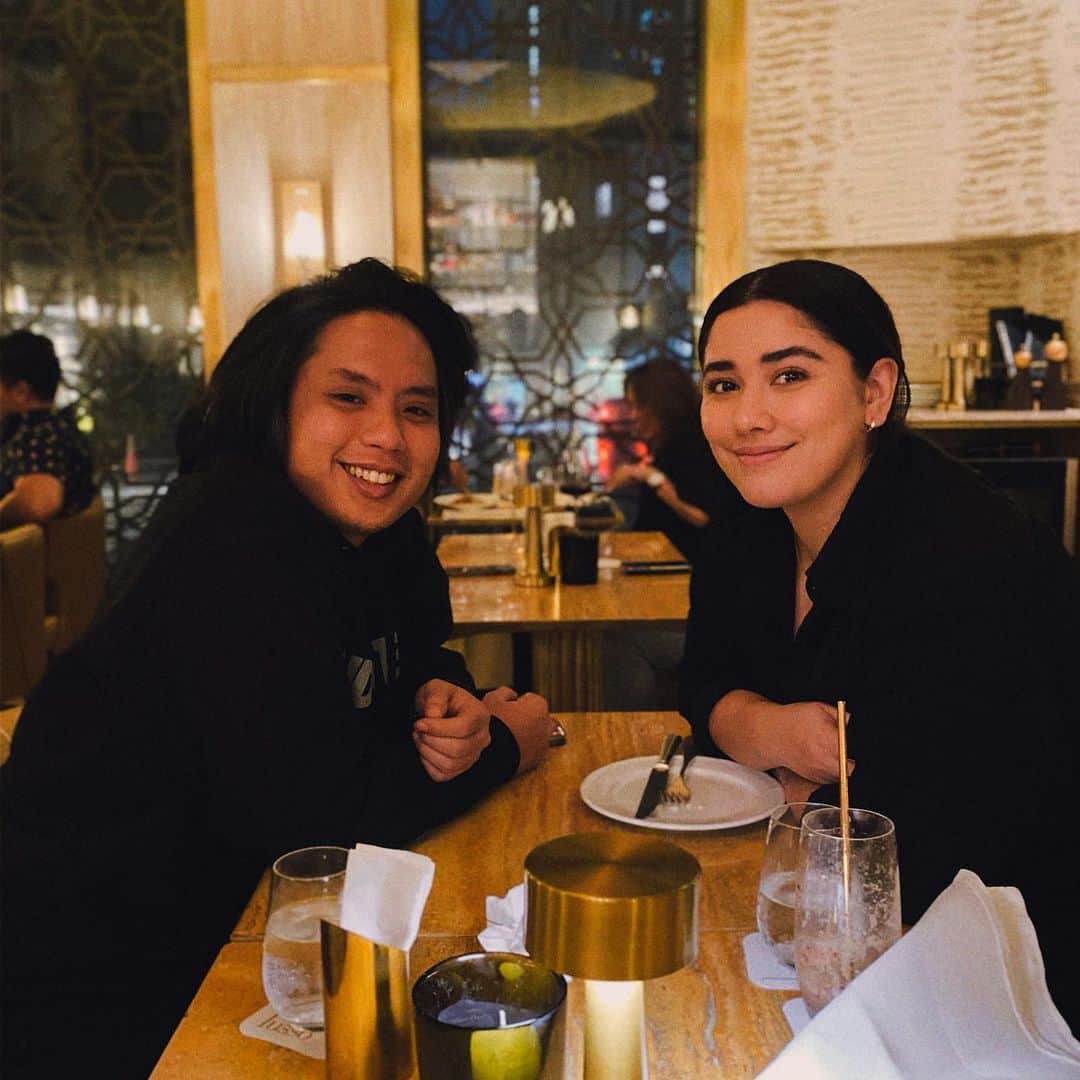 ローレン・ヤングのインスタグラム：「Date night with @jumpingchicken 💓   We went to @lusso_manila in Rockwell and had such a fantastic time! We started with truffle fries—the rich sauce was perfectly soaked up by the crispy and thick cut fries. Toby had a soft and perfectly seasoned strip loin while I highly enjoyed my shepards pie which was so comforting and warm in my belly. We ended by sharing a mouthwatering plate of mushroom risotto!! Had such a great experience tonight 💖」