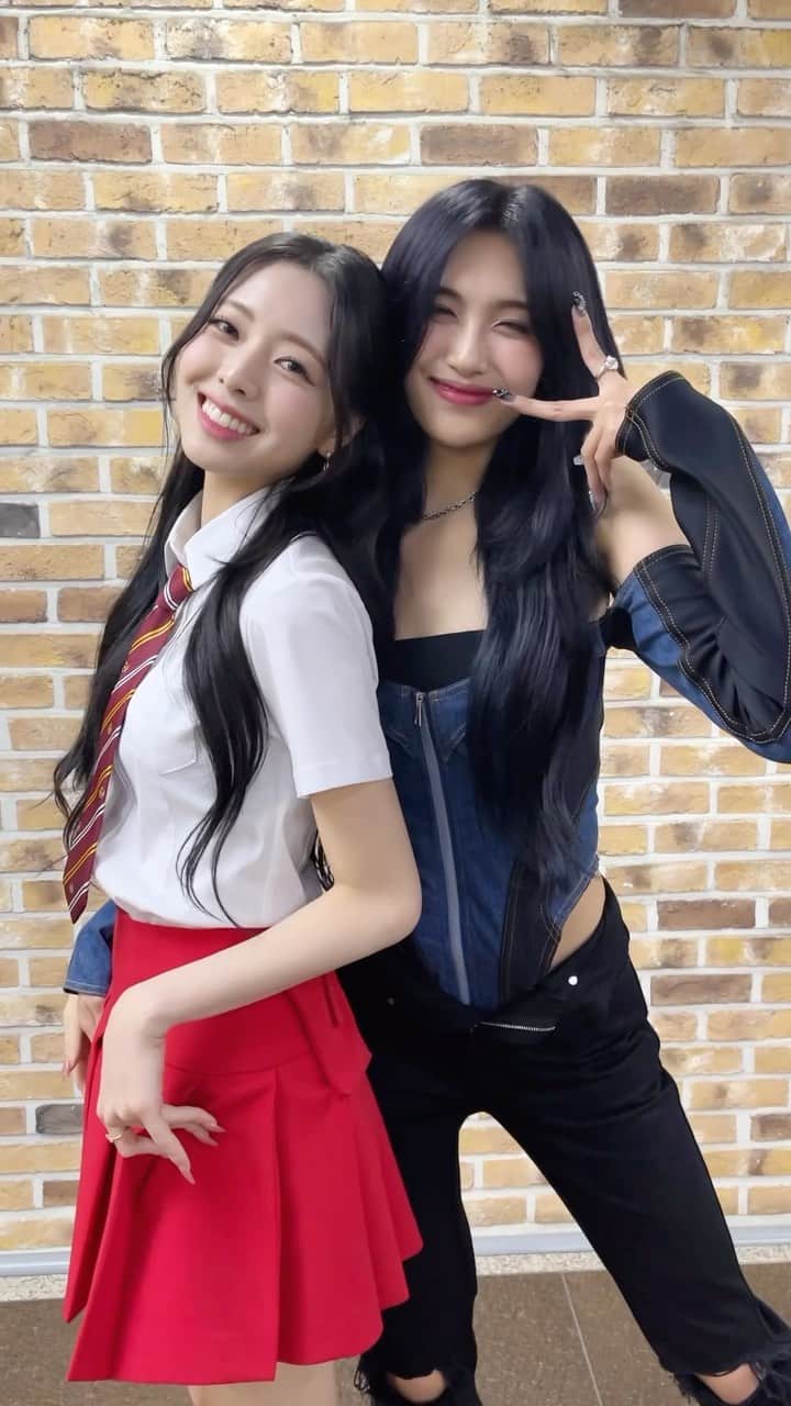 EVERGLOWのインスタグラム：「유나와 함께 하는 CSC 챌린지💜 #EVERGLOW #에버글로우 #아샤 #AISHA #ITZY #있지 #유나 #YUNA #ALL_MY_GIRLS #SLAY #CSC_Challenge」