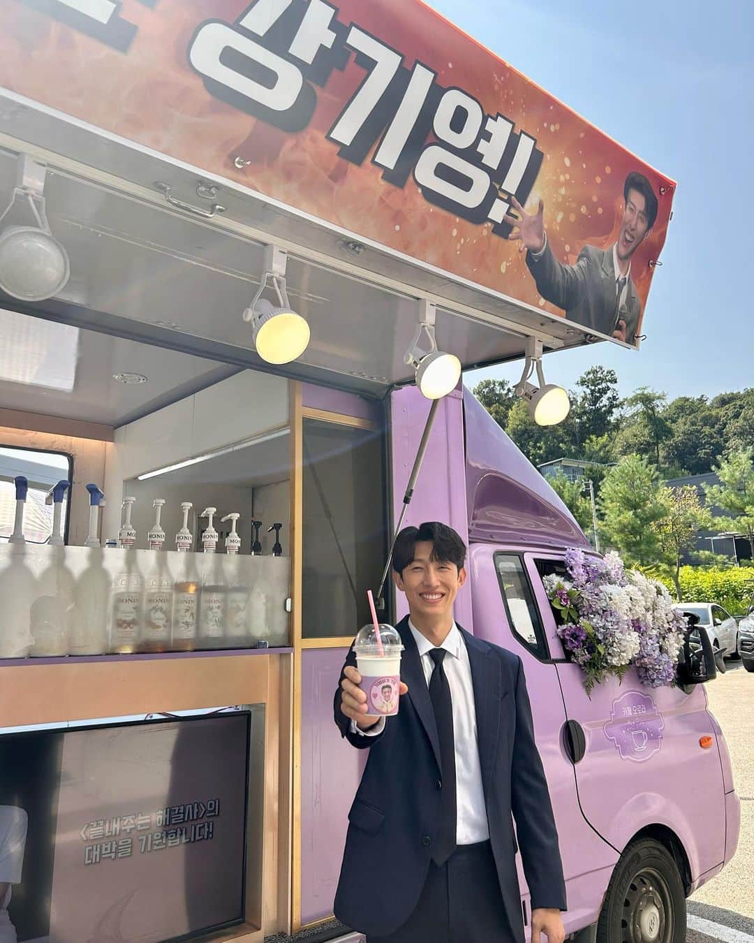 カン・ギヨンのインスタグラム：「끝내주는 커피차🕺🏻」