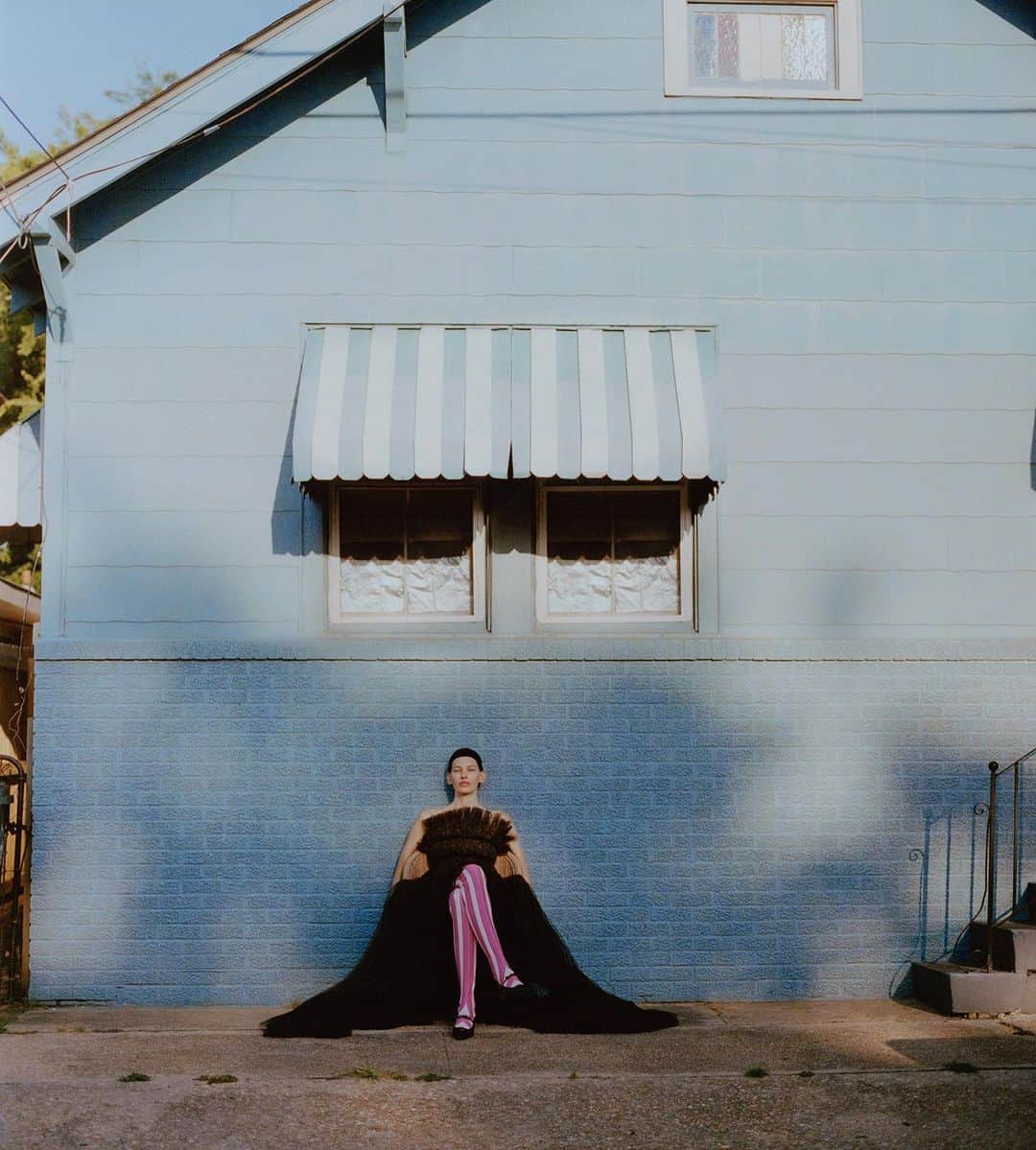 アディアムのインスタグラム：「#ADEAM Étoile Dress seen on @AmandaJeanMurphy in the September Issue of @VogueCzechoslovakia.」