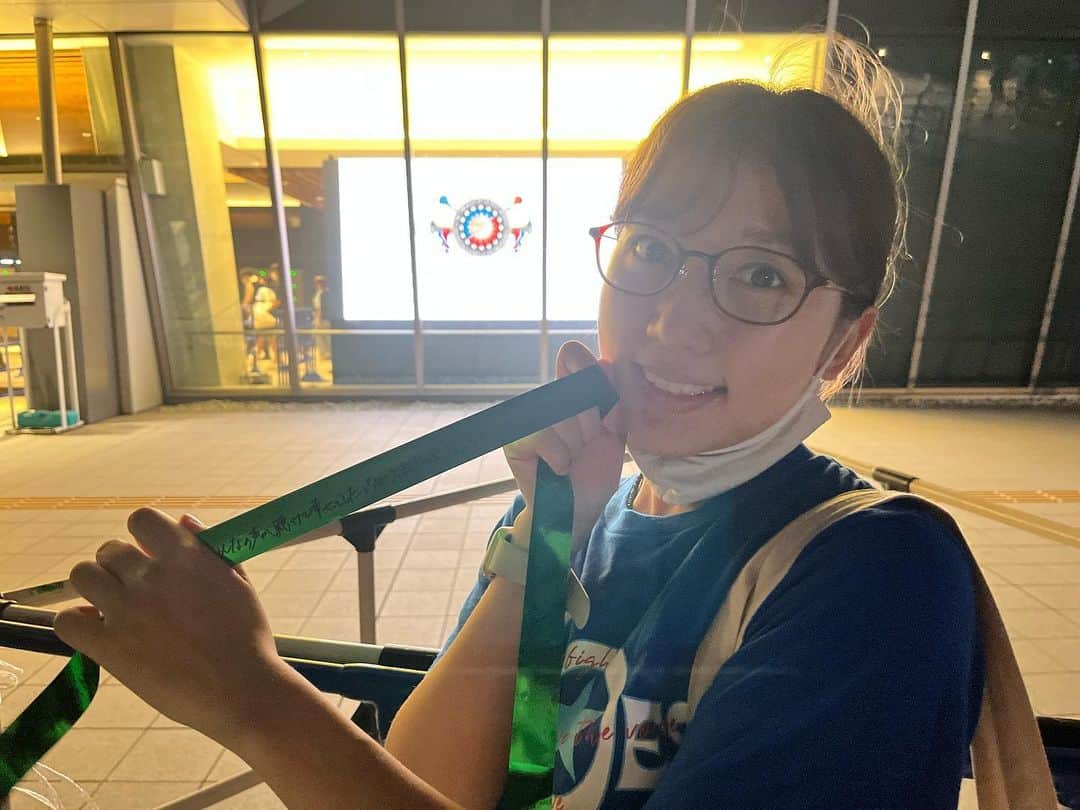 華音さんのインスタグラム写真 - (華音Instagram)「さっき水樹奈々さんのライブ行ってきました！ 懐かしい曲が多くて。その中には初の留学で語学の壁やカルチャーショックに心やられて泣きじゃくって通学してた時、奈々さんの曲を聴いて元気づけられて乗り越えるぞ頑張るぞと励まされた曲がいっぱいあって。昔はYouTube画面越しで奈々さんのライブ観て一緒に飛び跳ねてたけど、今日はそんな憧れの世界に自分も混ざれて明日を忘れて飛び跳ねていっぱい感動と元気チャージしました😭 えもすぎ😭 ライブ最高すぎてまた行きたい😭 そんな明日は4時起きで熊本。 また投稿します。頑張るぞ！ふぁいやー！   #水樹奈々  #ライブ  #ふぁいやー #🔥🔥」9月1日 22時08分 - kanon_act