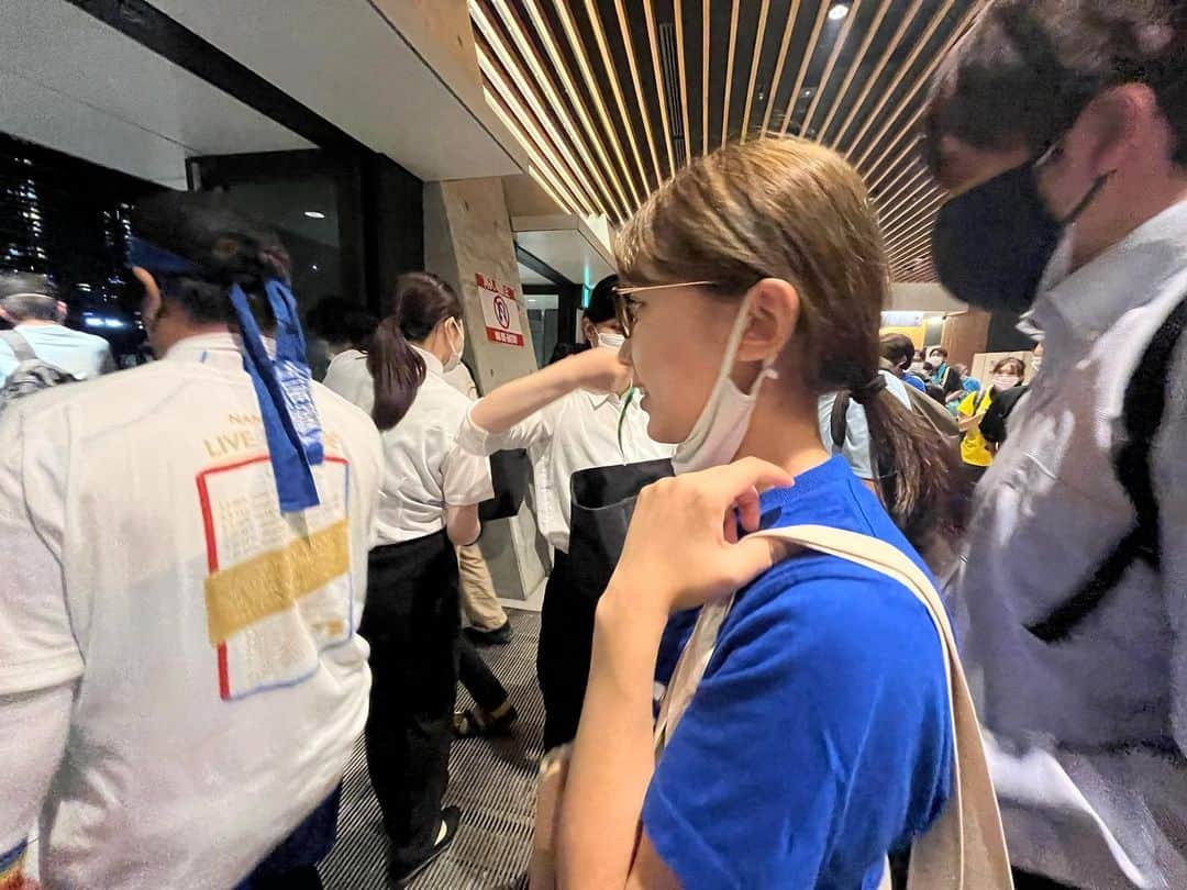 華音さんのインスタグラム写真 - (華音Instagram)「さっき水樹奈々さんのライブ行ってきました！ 懐かしい曲が多くて。その中には初の留学で語学の壁やカルチャーショックに心やられて泣きじゃくって通学してた時、奈々さんの曲を聴いて元気づけられて乗り越えるぞ頑張るぞと励まされた曲がいっぱいあって。昔はYouTube画面越しで奈々さんのライブ観て一緒に飛び跳ねてたけど、今日はそんな憧れの世界に自分も混ざれて明日を忘れて飛び跳ねていっぱい感動と元気チャージしました😭 えもすぎ😭 ライブ最高すぎてまた行きたい😭 そんな明日は4時起きで熊本。 また投稿します。頑張るぞ！ふぁいやー！   #水樹奈々  #ライブ  #ふぁいやー #🔥🔥」9月1日 22時08分 - kanon_act