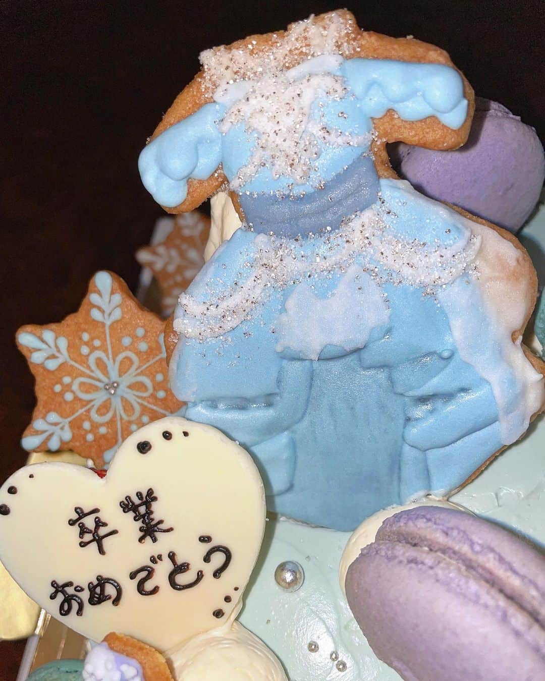 坂口渚沙さんのインスタグラム写真 - (坂口渚沙Instagram)「フルオーダーでケーキを頼むって 夢だったから本当に嬉しい😊  こんなに可愛いケーキ 見たことない！ 卒業ドレスのアイシングクッキー、 すごい😳  お母さんありがとう🫶  #ケーキ #キャンバスケーキ  #canvascakes  #cake」9月1日 22時16分 - nagisa_sakaguchi