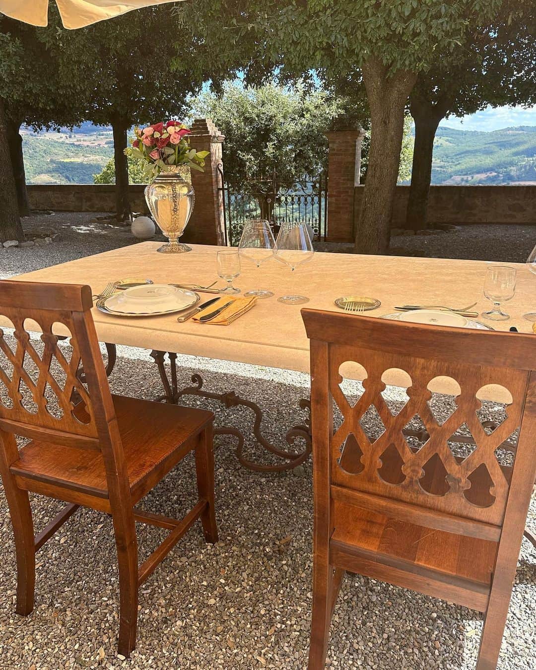 キアラ・フェラーニさんのインスタグラム写真 - (キアラ・フェラーニInstagram)「Wine tasting at @castellodimontepo thanks to @ifexperience 🍷」9月1日 22時17分 - chiaraferragni
