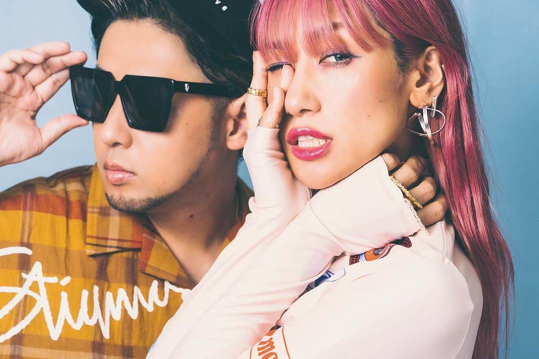のインスタグラム：「Title List 公開❤️‍🔥  MAY’S New Album「Unlocking」  M1. One More Dance M2. Unlocking ★ M3. ANSWER ★ M4. BANDIT (To Be Continued) M5. Seventeen ★ M6. F*ck You 2 My Ex M7. Still ★ M8. 1995 ★ M9. Hello Birthday M10. 東京 M11. #未来の話をしよう (★マークはアルバム新録曲)   発売日：2023年9月27日(水) 価格：¥2,727 (税別)  新アー写もお披露目〜✨✨✨ どうかな？？  #mays#Unlocking#WeUnlocked#9月27日リリース」