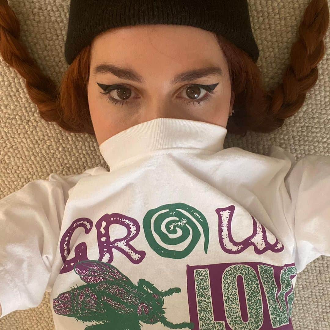 グループラブのインスタグラム：「ATTENTION ALL SHOPPERS!! We have an amazing GL sale going on for Labor Day weekend! Head on over to the grouplove website to get hooked up with posters, shirts, pins, coffee for 25-50% off. Sale ends Monday at midnight ❤️❤️❤️ have a beautiful weekend and enjoy 🙌」