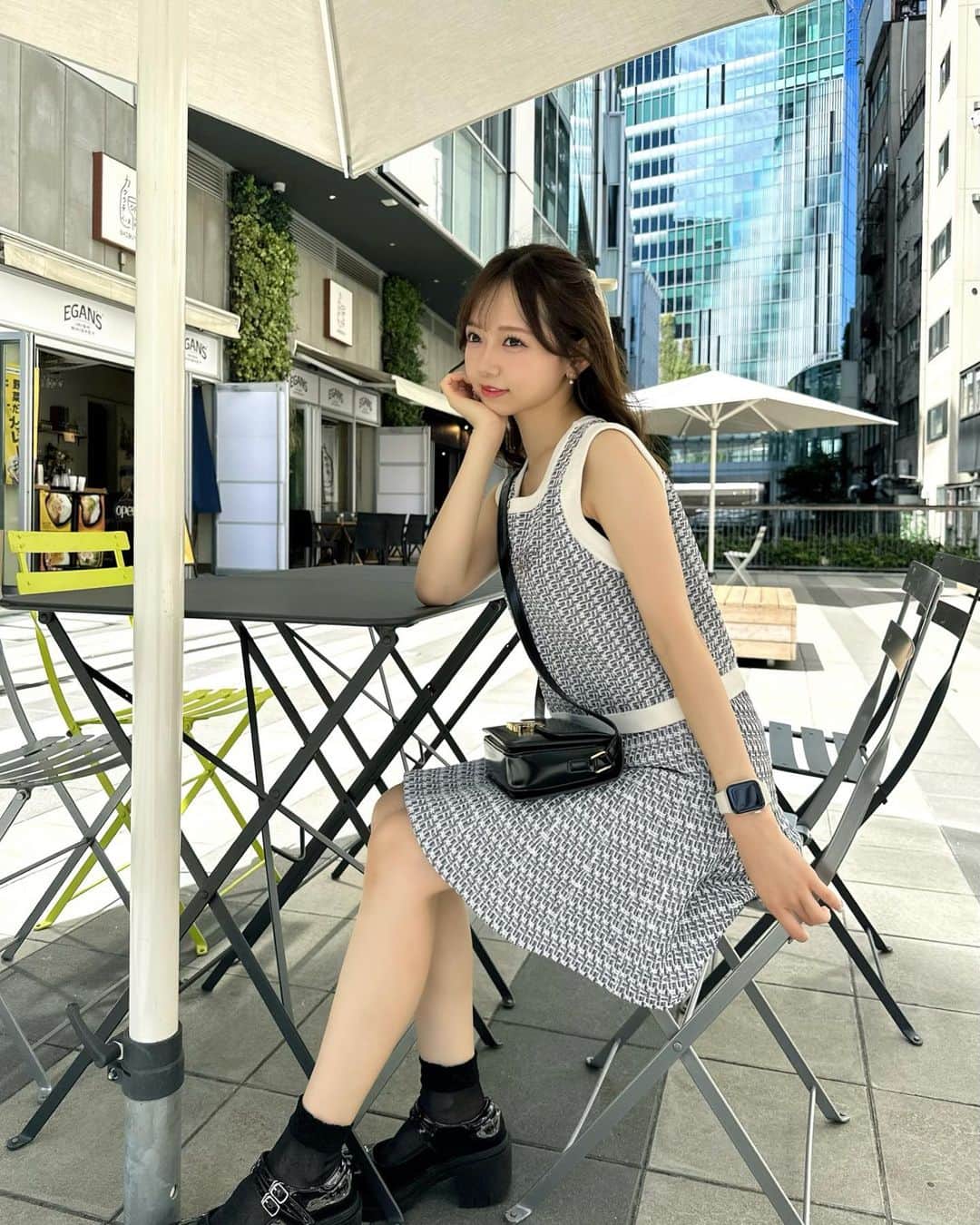 畑美紗起のインスタグラム：「何を1枚目にするか悩んじゃったあ🤭💦 今日はお気取りなわたしですね❕  今日から9月☀️ 舞台もあって、コレクションもあって、 ×純でフェス2本もあるね💭 今月もがんばろう〜〜〜🤍 まだ暑いので無理せず！ よろしくね∩^ω^∩  セットアップ 👗 @snidel_official   #畑美紗起 #夏 #ファッション #セットアップ #サマーニット #ノースリーブ #ワンピースコーデ #ワンピース #今日のコーデ #私服 #ファッションコーデ #コーデ #夏コーデ #渋谷 #スナイデル #fashion #japanese #japanesegirl #shooting #me #instagood #coordinate #snidel #setup」