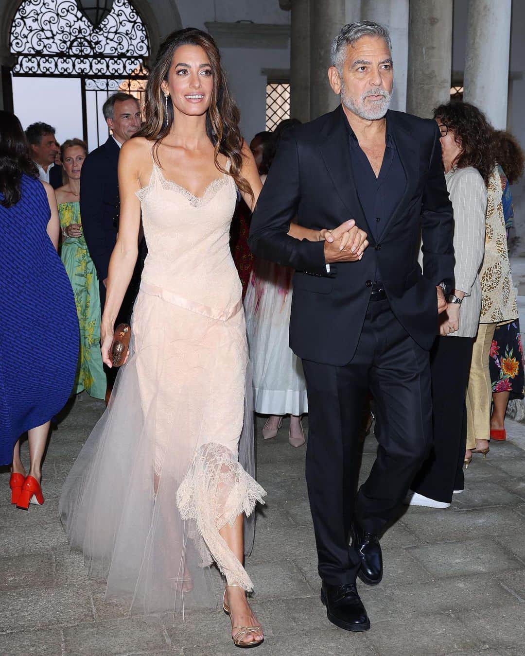 Harper's BAZAARのインスタグラム：「It’s a date night for the Clooneys! 😍 Attending the DVF Awards during the #VeniceFilmFestival, Amal Clooney wore a blush slip dress from @dior’s Fall 2000 collection designed by John Galliano. The vintage dress was sourced by @tabvintage, a celeb-beloved archive. See the couple’s stylish arrival at the link in bio.」