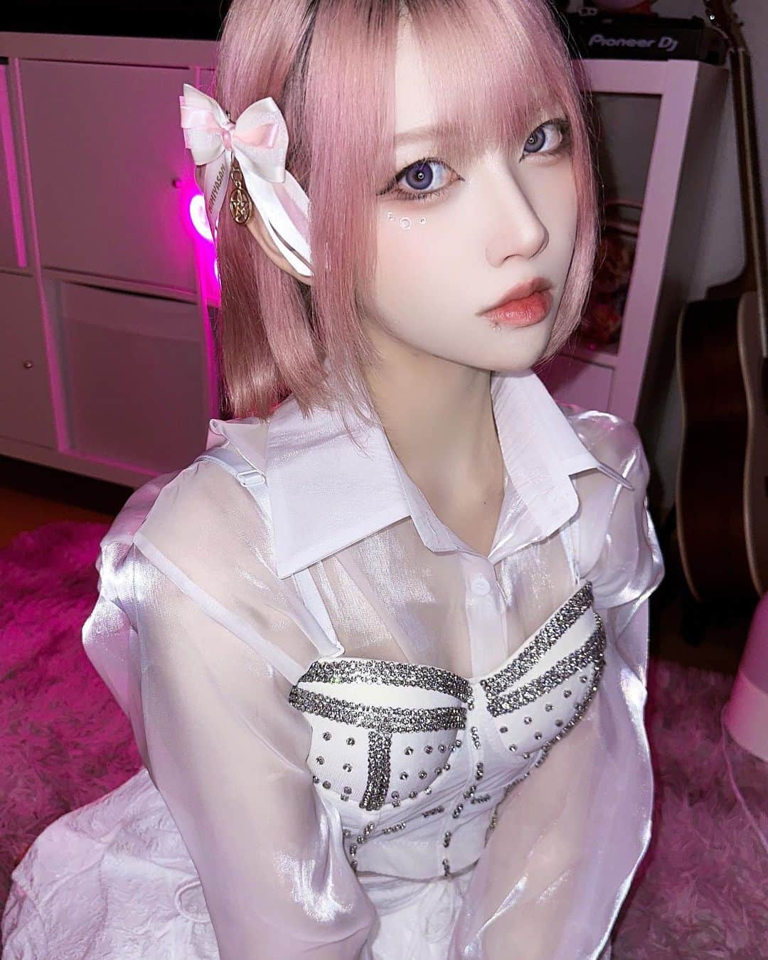 ぽにょ皇子のインスタグラム：「推してけ。  #cosplay #cosplayer #cosplaygirl #コスプレ #コスプレイヤー #グラビア #dj #ポートレート #portraitphotography #portrait #pink #Japanese #自撮り」