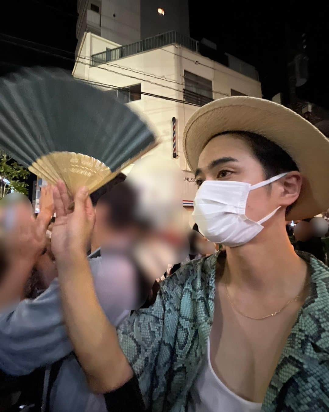 岩永徹也さんのインスタグラム写真 - (岩永徹也Instagram)「ぐっばいサマー🌻 よろしく9月🌕  切った髪✂️は戻ってこない。(また伸ばせばいい) 髪長ボーイもGoodでしたね😉  今月はめでたい行事もあるから笑顔多めにいっきまーーーす！！！🫶 みなさまよろしくおねしゃーす！🤝  2023/09/01」9月1日 22時37分 - iwanaga.bro