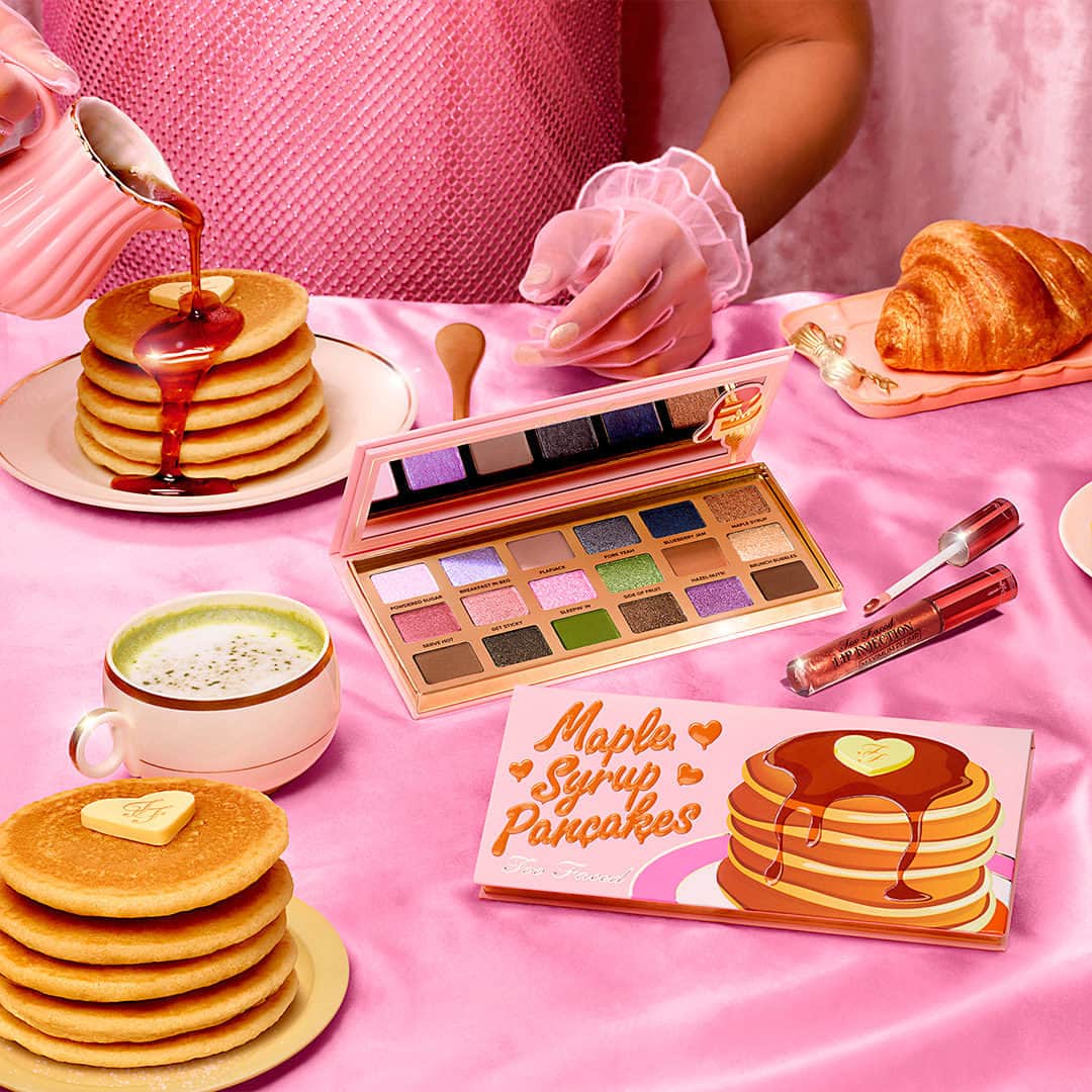 Too Facedのインスタグラム：「our long weekend brunch spread 😍✨🥞 Indulge in a sizzling & buttery Maple Syrup Pancakes Eye Shadow Palette & Limited-Edition Maple Syrup Pancakes Lip Injection Maximum Plump shade on toofaced.com! 💖 #toofaced #tfcrueltyfree」