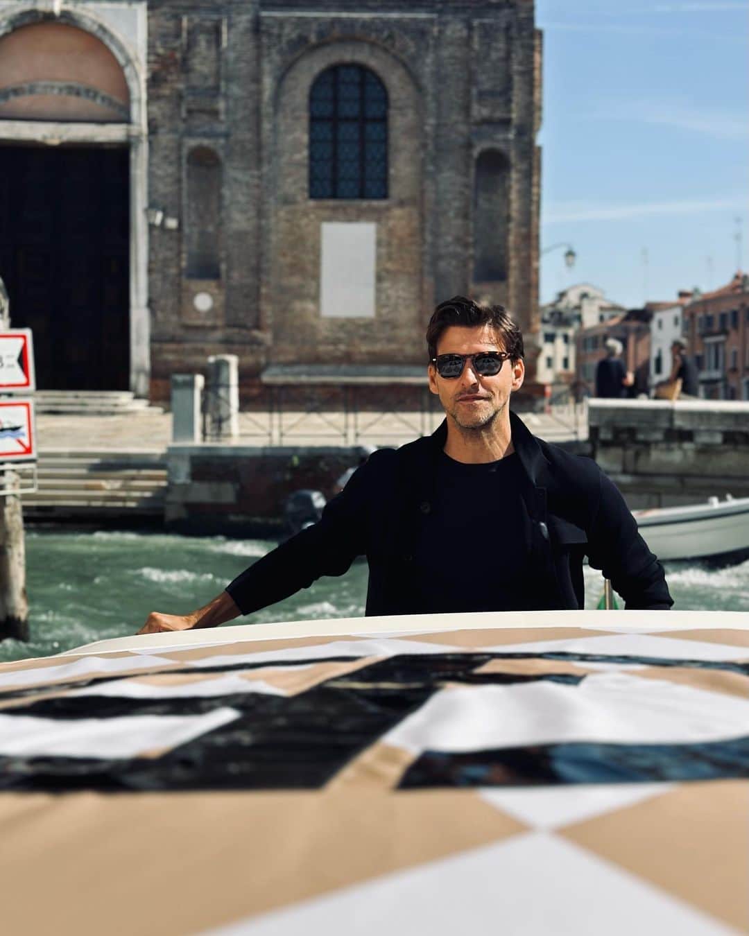 ヨハネス・ヒューブルさんのインスタグラム写真 - (ヨハネス・ヒューブルInstagram)「Back in Venice 🍿」9月1日 22時42分 - johanneshuebl