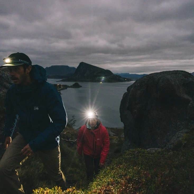 マウンテンハードウェア公式さんのインスタグラム写真 - (マウンテンハードウェア公式Instagram)「・ まだまだワイルドで自由を感じる場所、ノルウェー北部のロフォーテン諸島。 北極圏が近く気温の変化が激しい環境でのアクティビティでは、レイヤリングが大事になってきます。  #MountainHardwear #MHW #hiking #trekking #climbing #camp #lofoten #norway #ハイキング #トレッキング #クライミング #キャンプ #アウトドア #登山」9月6日 18時00分 - mountainhardwear.jp
