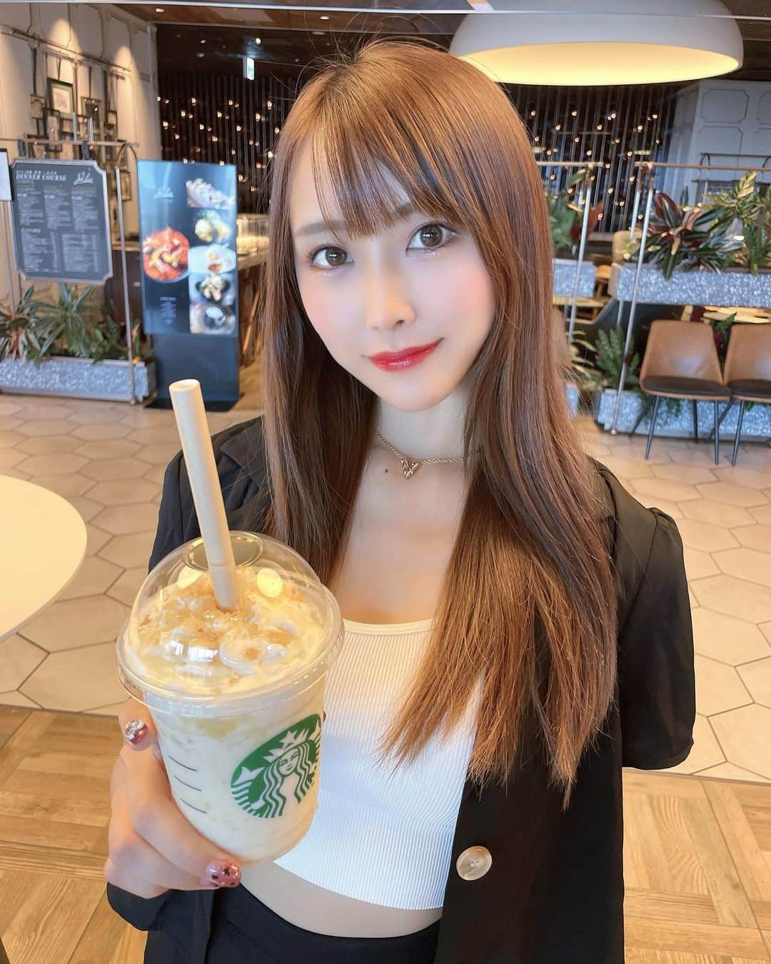 熊本美和のインスタグラム：「おやくまʕ•ᴥ•ʔ . . #おやすみ #goodnight #🌙 #おやくま #tokyo #スタバ #芋 #starbucks #秋 #９月 #期間限定 #おさつバターフラペチーノ #yummy #idol #アイドル #熊本美和 #Pリーガー #bowling #babyzbreath #ベビブレ #fashion #鎖骨 #flf #likesforlike #fff #fyp #instagood #loveislove」