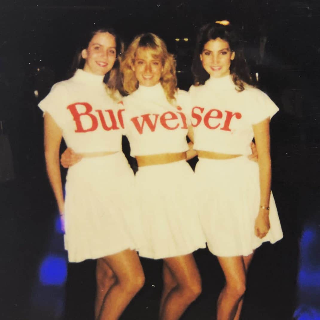 ヘザー・マクドナルドのインスタグラム：「Yes I was a Beer girl in college. This is a Polaroid pic with my sorority Lisa @lovelylipa and Abby @sheeline we were paid 75 dollars for 4 hours to walk around at bars and conventions in the most conservative outfit wtf? It was the 90s please explain. So fun catching up with them a couple weeks ago in the Hamptons. I love our friendship through all these years and looks. #beer #college #usc #budweiser #gigs @uscgammaphi #juicyscoop #poloroid」