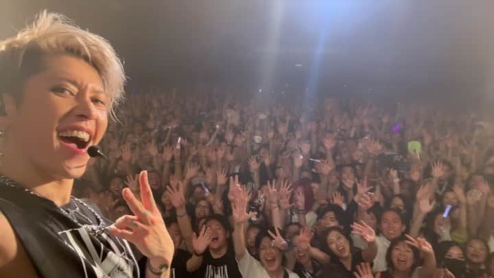 のインスタグラム：「OOKINI OSAKA~   🙏🏻  #大阪ええやん最高やん #初日にしていきなりセミファイナル #ゴリホじゃなくゴリラだそうです」