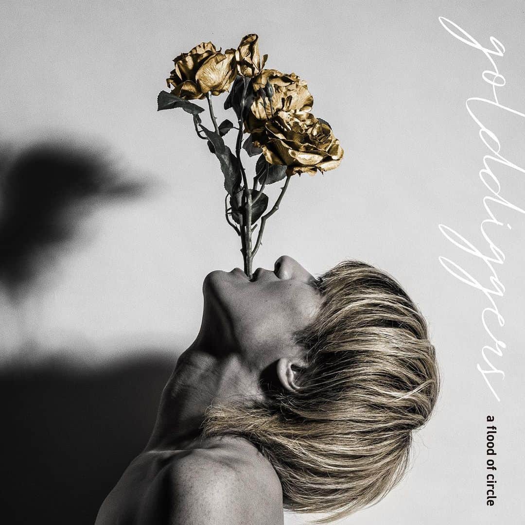佐々木亮介のインスタグラム：「ゴールド・ディガーズ/ Gold Diggers - a flood of circle  6 Sep 2023 out prd. @a.horie  from @straightener.jp   CD & Movie 13 sep 2023 out  @a_flood_of_circle_official  Artwork Dir @a.isawa  Pics @tem0719」