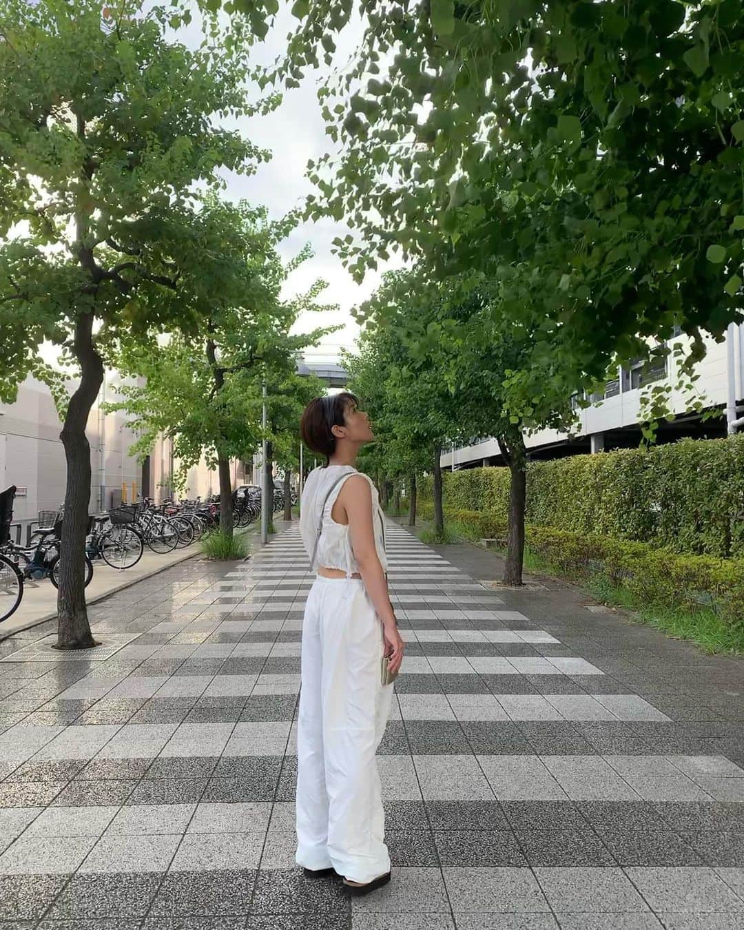 傳彩夏さんのインスタグラム写真 - (傳彩夏Instagram)「8月のうちに真っ白着れてよかった🤍🌞今年も後4ヶ月だ、！！」9月1日 22時50分 - denayaka