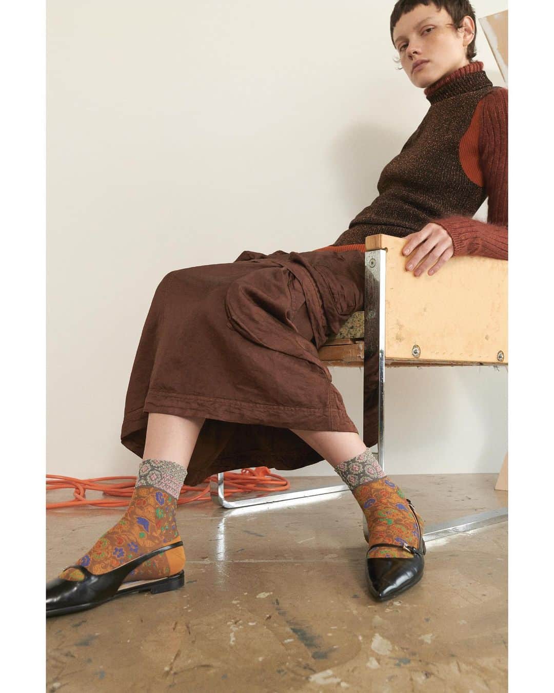 のインスタグラム：「. Tabio 2023 Autumn/Winter  "my identity my style"  _____________  ▷切り替え柄フロートショートソックス #021132328 ¥1,210 _____________  #tabio#madeinjapan#socks#23aw  #タビオ#ソックス#靴下#足元コーデ」