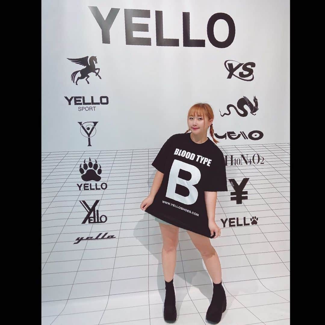 のインスタグラム：「🖤 主張強めなB型Tシャツと可愛い厚底GET😛💕 #B型ガール　みんなは何型？💕」