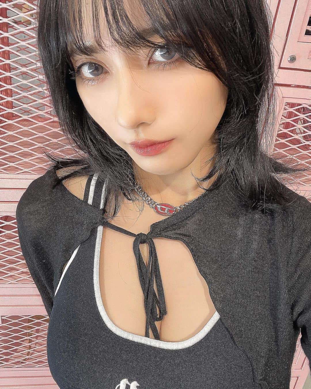 夏目まどかさんのインスタグラム写真 - (夏目まどかInstagram)「髪の毛メンテしてきました♡♡  いつもすなおさんは私の曖昧ななりたいイメージから可愛いを作ってくれて最高だ〜！🥺  @onasu110   #me #黒髪 #ヘアセット #前髪 #diesel #selfie #japanesegirl」9月1日 22時56分 - madyonnn