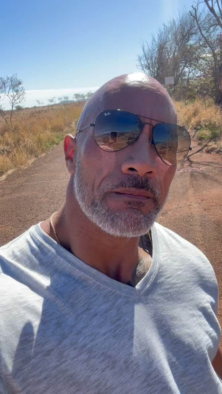 ドウェイン・ジョンソンのインスタグラム：「Checking in from MAUI 💔🙏🏾  Deadliest wildfires to hit America in 100 years.   We’re meeting the IMMEDIATE NEED of the thousands of people & families who’s lives have been destroyed.   We created the @peoplesfundofmaui where EVERY DOLLAR 💵 will GO DIRECTLY TO EVERY INDIVIDUAL affected by this tragedy.   I donated $5 million.   That cash will go directly to people affected.  IMMEDIATELY.   And plan to raise and donate much more.   To our people of MAUI affected by these deadly fires, PLEASE PLEASE PLEASE sign up ⬆️   * LINK IN MY BIO *   or ➡️ @peoplesfundofmaui   or ➡️ PeoplesFundOfMaui.Org   We created this fund for YOU.   STAY STRONG.   ❤️💪🏾 #PeoplesFundOfMaui」