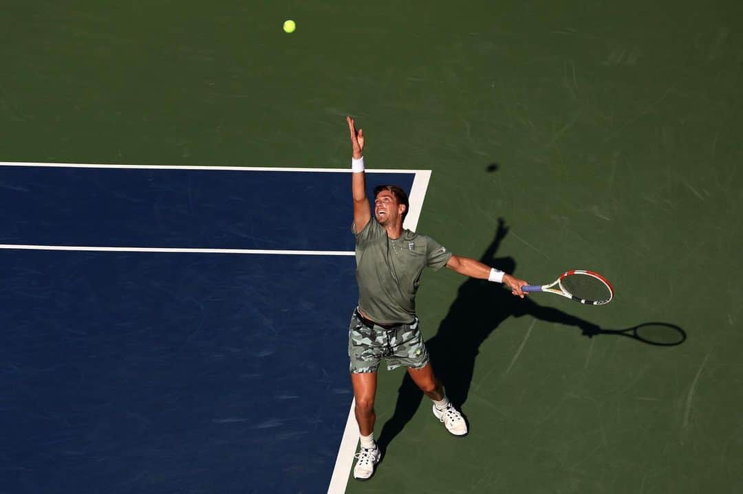 キャメロン・ノリーのインスタグラム：「cam o ⚡️⚡️ moving on to round three 🚂」