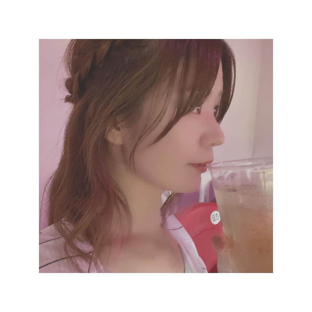 小泉里紗のインスタグラム：「2023.08.31 残り1ヶ月頑張るぞの気持ちでパワーをもらってきました✌️🍺 最後まで頑張るので応援よろしくお願いいたします！ まりほー🙌   #chibalotte   #coolish   #奨吾の焼き鳥丼   #🥃」