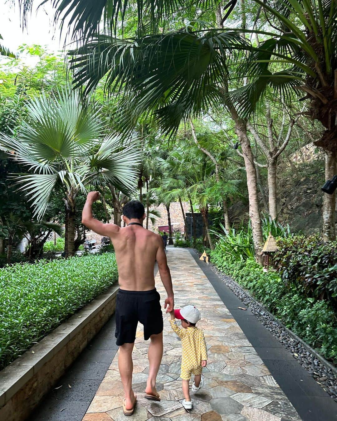 キム・ミヌさんのインスタグラム写真 - (キム・ミヌInstagram)「행복했던 싼야의 첫 가족 여행❤️👨‍👩‍👦💙」9月1日 23時08分 - minwoo_10