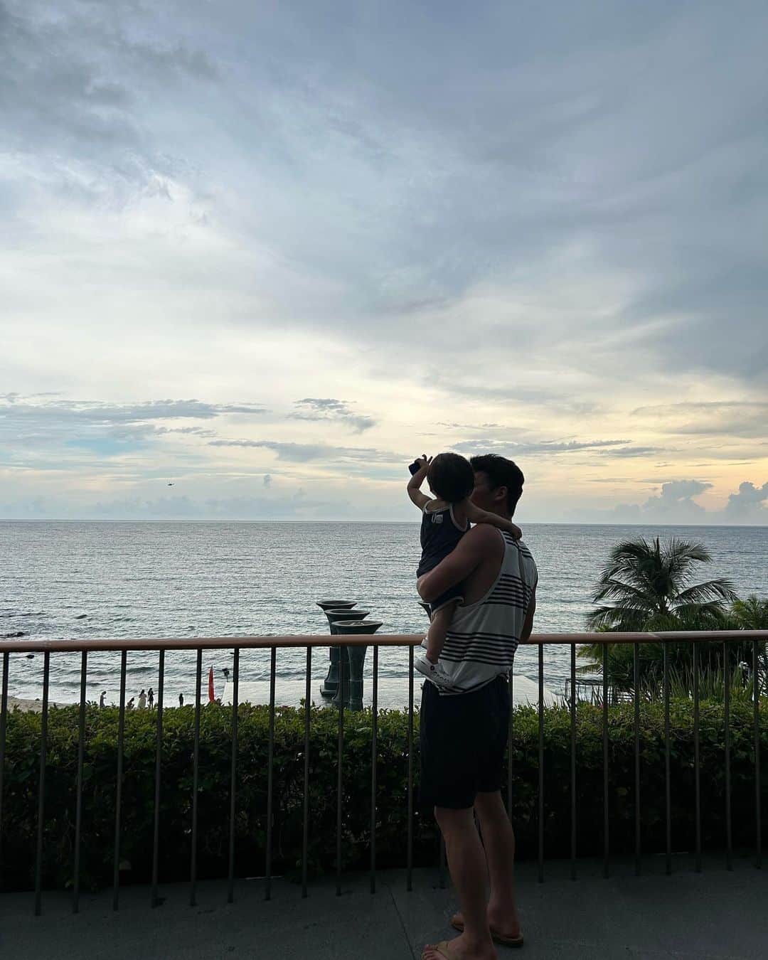キム・ミヌさんのインスタグラム写真 - (キム・ミヌInstagram)「행복했던 싼야의 첫 가족 여행❤️👨‍👩‍👦💙」9月1日 23時08分 - minwoo_10