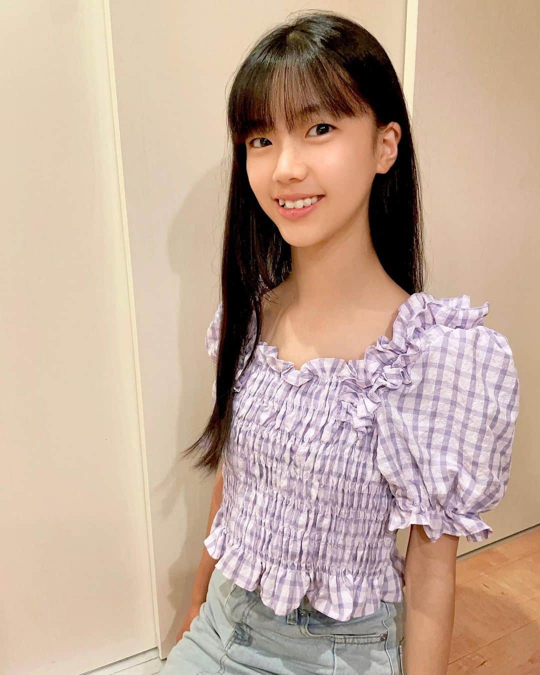 北島澪のインスタグラム：「✨✨✨✨✨✨✨✨✨✨✨✨  紫大好き💜 届け〜🫧𓂃𓈒𓏸  ✨✨✨✨✨✨✨✨✨✨✨✨    #夢アドシトロン  #yumeadocitron   #モデル  #キッズモデル  #ジュニアモデル  #紫  #トップス  #デニム  #チェック」