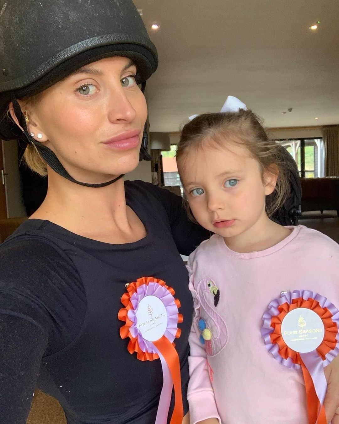 ファーン・マッキャンさんのインスタグラム写真 - (ファーン・マッキャンInstagram)「Shout out to all the parents who have children who experience sensory issues. If you have been following me for a while you will know Sunday & I have been on a journey with her clothes & not wanting to get dressed or wear certain things. However I share this to give you all hope as in my experience with time things have got better with ease.  The struggles have been anything from how the seams feel in her socks to the way her school summer bow sits on her dress. I’ve even had pockets removed from clothing.  As a parent it can be super stressful when you want them to wear a certain outfit (I gave up on that a long time ago) when you need to get out the door for school at a certain time or when you know these issues hold your child back from experiences you know they will enjoy and get so much out of.   A quick story - Two years ago, with Sunday being the animal lover that she is, we tried to take her horse riding but the feel of the helmet was too much for her & she had a COMPLETE meltdown. With all the encouragement & even me wearing a helmet nothing could convince her (last pic). It was upsetting because I knew if she could overcome wearing the helmet she would of loved the experiance!   Fast forward two years last weekend we went back to the same place and Sunday had the BEST time horse riding, helmet on and she was able to enjoy the experience that her sensory issues had held her back from doing a few years ago. Don’t get me wrong she had a staring match with the helmet for all of 10 seconds 😳🤣 I could see her little brain was ticking over making up her mind, but she popped the helmet on without a tantrum.   I wish I had been able to see into the future & know we would get there one day. The tears we have both shed out of pure frustration has been immense but we got through it. Now I let her make her own mind up, I don’t push her & she decides what she wants to wear. So, if you have a child who has ‘spicy’ clothes and can’t cope with certain textures, I feel ya, I am with you. Acceptance, kindness, patience and a few deep breaths it does get easier ❤️  #sensory #sensoryissues #awareness #kindness #love #daughter #horseriding #raisingdaughters」9月1日 23時13分 - fernemccann