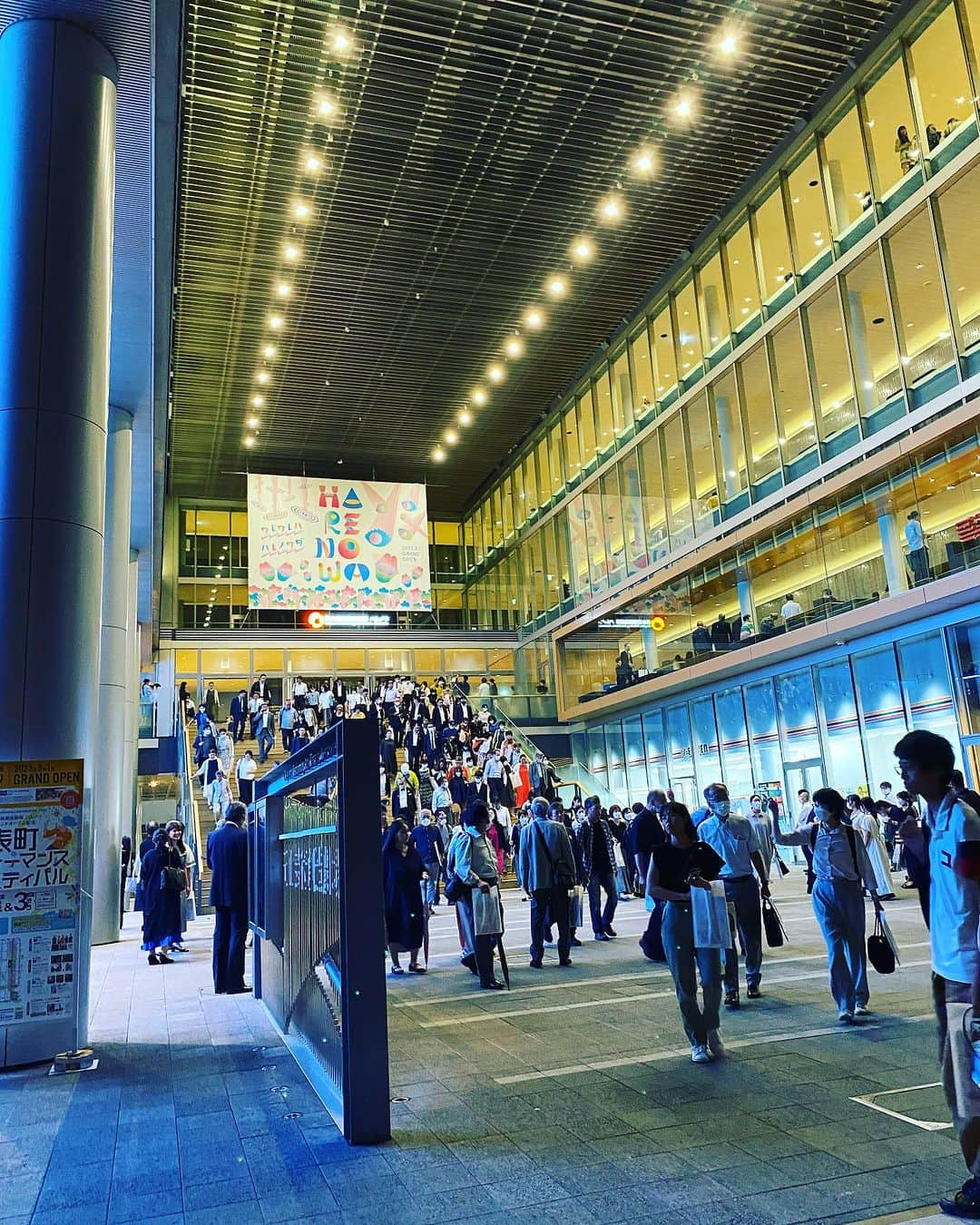 多賀公人さんのインスタグラム写真 - (多賀公人Instagram)「岡山の新市民会館、ハレノワのこけら落しに。生のオーケストラの超本格オペラ。岡山でこんな体験が出来るなんて感激！残念なのは、私が見た範囲では子供達が皆無だった。こんな素晴らしい演目に触れる機会こそもっと若い人たちに。誰の為の新しい市民会館なんだろ？  #岡山市　#新市民会館　#ハレノワ　#感激　#new #entertainment  #opera  #enjoy  #life #多賀公人　#アナウンサー」9月1日 23時29分 - kimito_taga