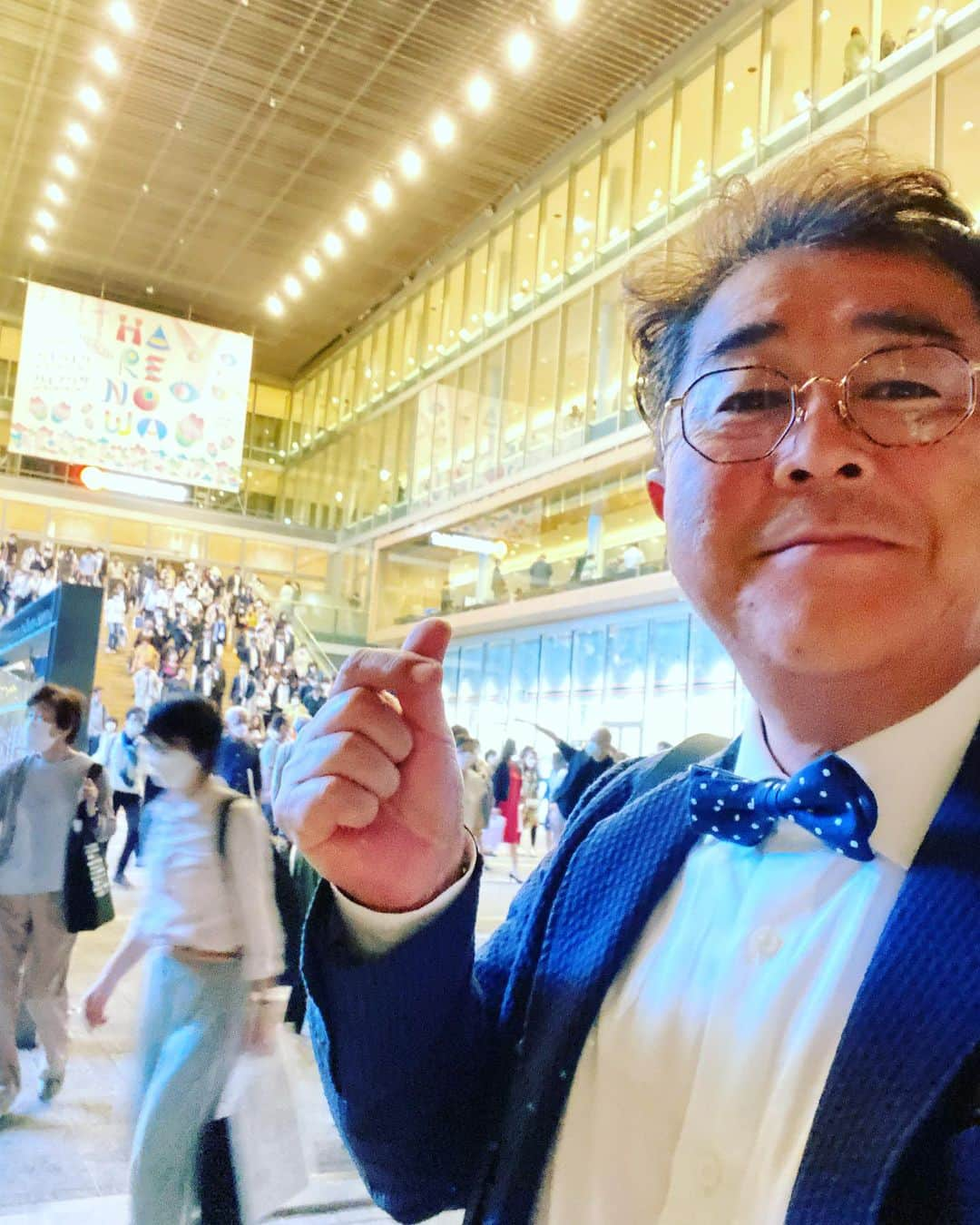 多賀公人のインスタグラム：「岡山の新市民会館、ハレノワのこけら落しに。生のオーケストラの超本格オペラ。岡山でこんな体験が出来るなんて感激！残念なのは、私が見た範囲では子供達が皆無だった。こんな素晴らしい演目に触れる機会こそもっと若い人たちに。誰の為の新しい市民会館なんだろ？  #岡山市　#新市民会館　#ハレノワ　#感激　#new #entertainment  #opera  #enjoy  #life #多賀公人　#アナウンサー」