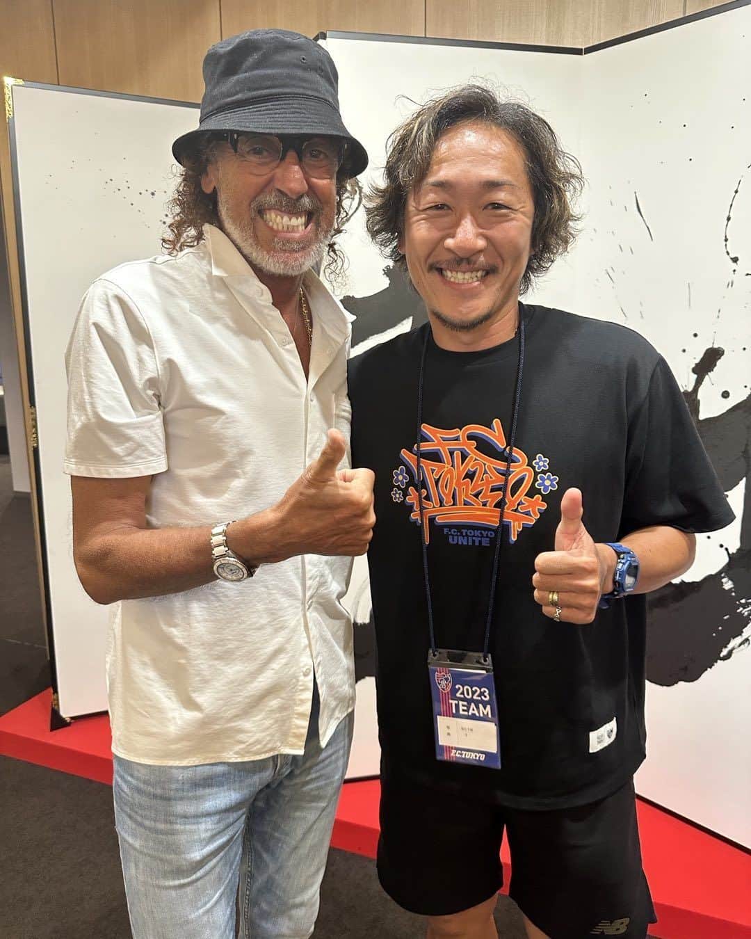 ラモス瑠偉のインスタグラム：「先週26日の土曜日久しぶり国立劇場FCTokyo X Vissel kobe の試合見に行きました。試合後大好きんなFCTokyoのレジェンド会いました。彼のドリブル大好きだた。いつも優しくてありがとう🙇‍♂️🙇‍♂️👏👏」