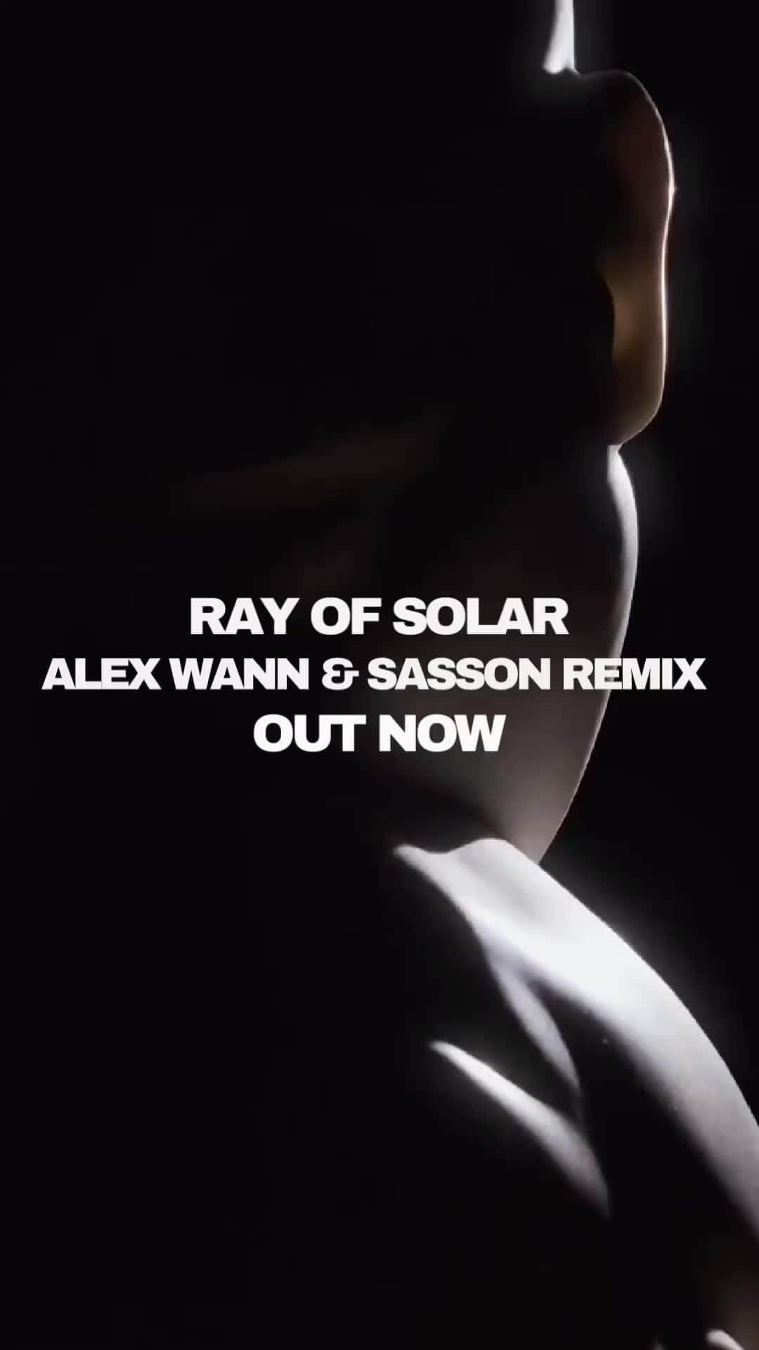 アクスウェルのインスタグラム：「First one out, @alexwannmusic & @nicolassasson remix of ’Ray of Solar’ available now!」