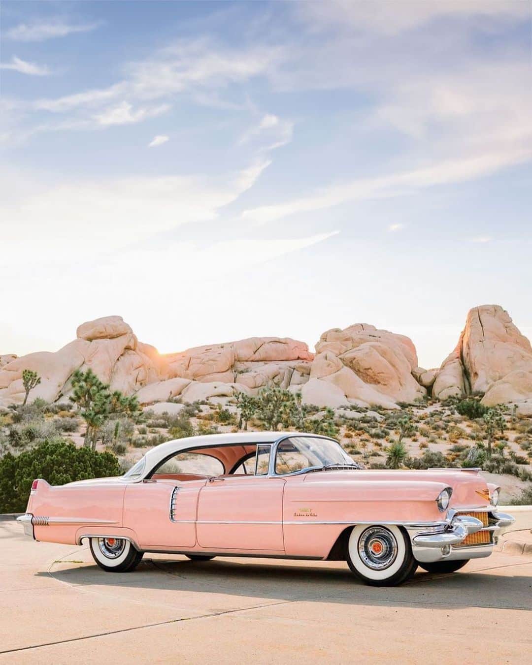 キャデラックのインスタグラム：「@paulfuentes_photo tells us: "The Pink Cadillac represent[s] everything I love, from the iconic 1950s, the glamorous Hollywood culture, positivity, fun and a bit of Rock and Roll.” We couldn’t agree more! #MyPinkCadillac #PinkCadillacDay #BeIconic」