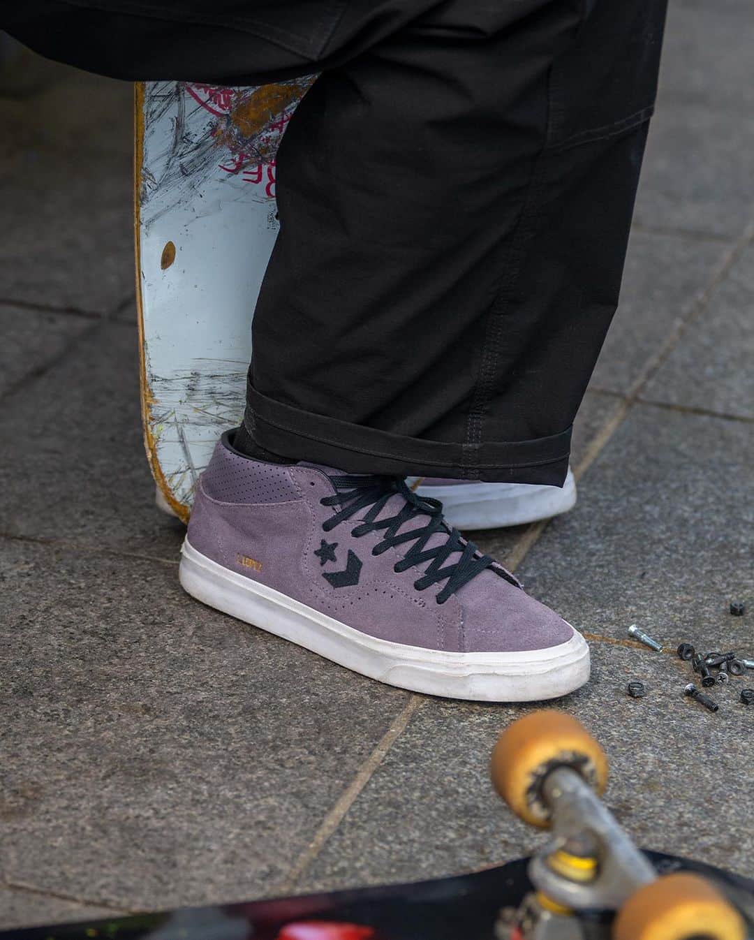 converseのインスタグラム：「Your new skate shoe just dropped 😤  @louielopez’s signature style gets a seasonal colorup with tennis-inspired aesthetics and high tech details designed for skateboarding. #CreateNext  Shop the Louie Lopez Pro Mid, seen here on CONS rider @brianodwyer0, now on Converse.com.」