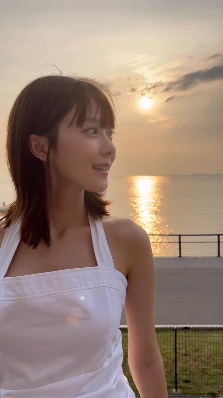 古川杏のインスタグラム：「サンセット☀︎  カチューシャしてたから髪の毛ぱやぱやしてるのが残念だけどきれいでしょ！？  #サンセット#海#夜景#綺麗#なつ#summer #japansegirl」