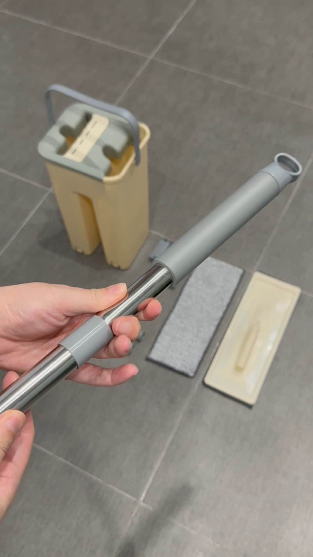SHEINのインスタグラム：「Featuring a swivel head for hard-to-reach corners and a hands-free wringer bucket system, this mighty mop cleans up the competition 🫧🧹  🔎 18850100  #SHEIN #SHEINforAll #SHEINstyle #fashion #chic #saveinstyle」