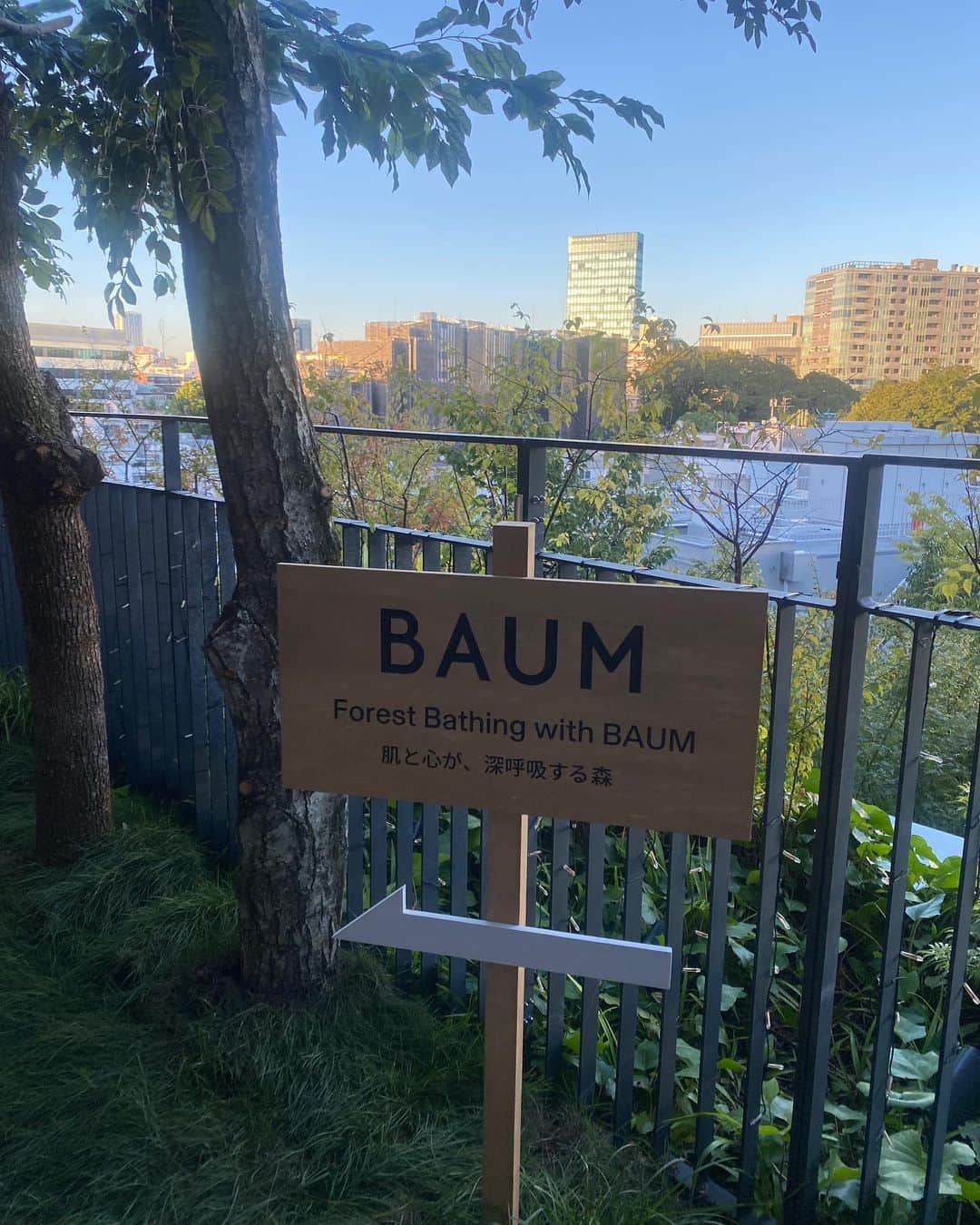 柴田紗希さんのインスタグラム写真 - (柴田紗希Instagram)「Forest Bathing with BAUM 肌と心が、深呼吸する森🌿  明日明後日、原宿にあるLIFORK HARAJUKUにて開催する @baum_global のイベントへ一足先に行かせていただきました。  じっくりBAUMのアイテムを体感するのははじめてだったんですが、テクスチャーも香りも見た目も、すべて癒し。。。 自然を感じられて身体がほぐれます。  イベント内では、 森林浴の感覚を深呼吸しながら 感じられるブースもあってリトリートの最初を体験できた気分です☺️ 森林浴瞑想〜✨  是非、癒し体験しに行ってみてください♡ #BAUM #バウム #肌と心が深呼吸する森 #森林浴美容 #PR」9月1日 23時30分 - shibasaaki