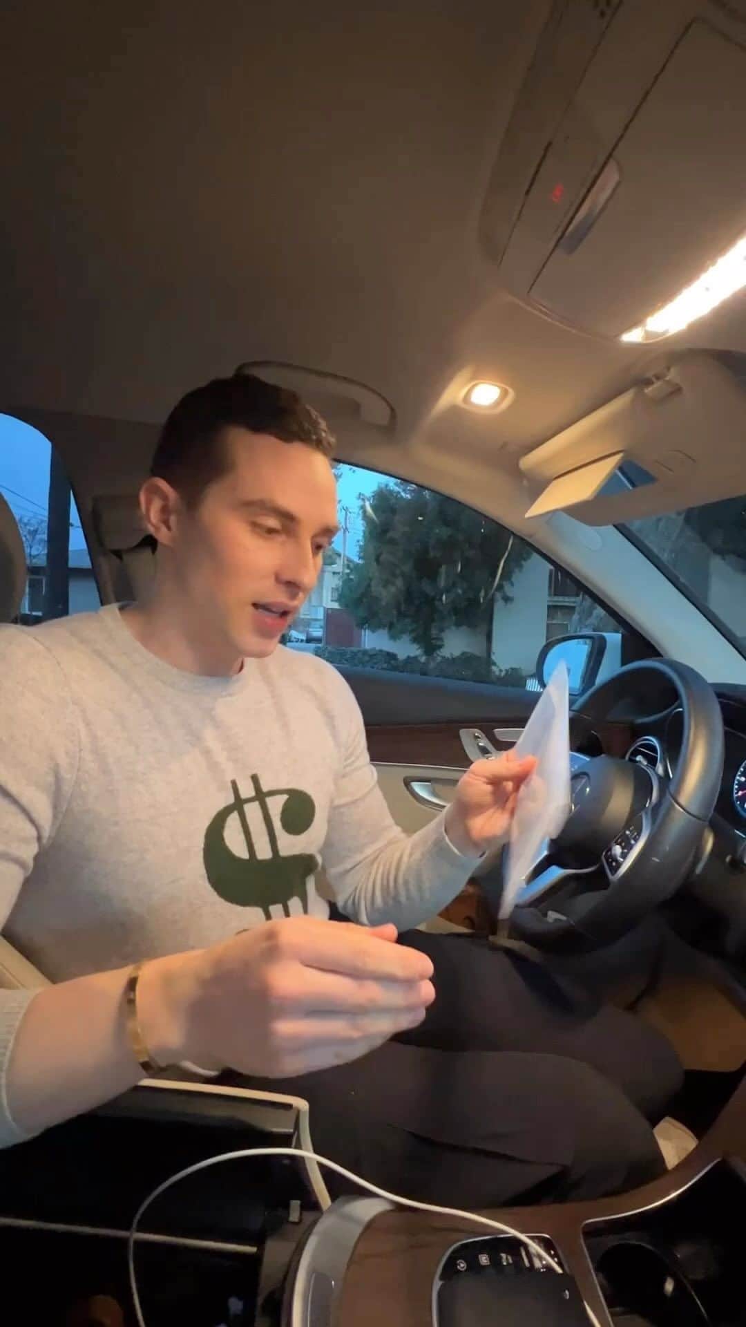 アダム・リッポンのインスタグラム：「I love savings 💰」