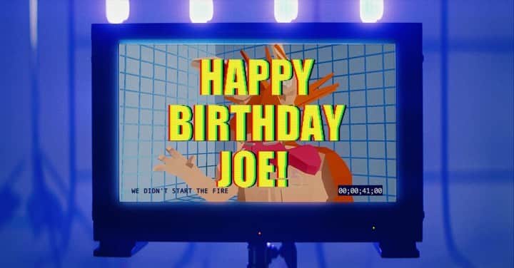 フォール・アウト・ボーイのインスタグラム：「happy birthday to our favorite aardvark man 🖤 @jtrohman」