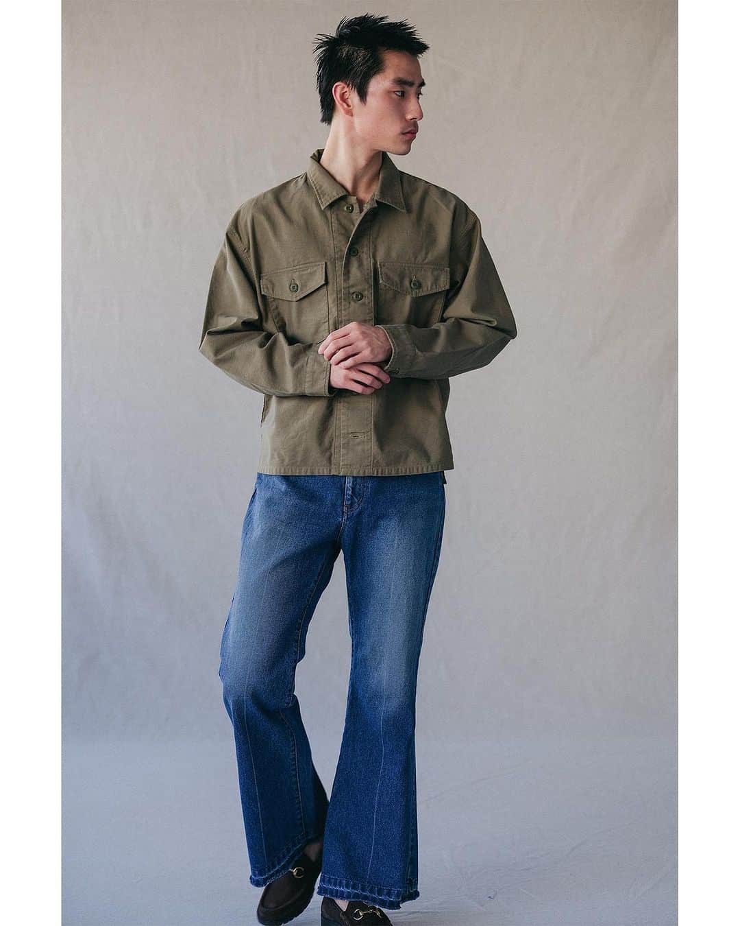ジョンブルさんのインスタグラム写真 - (ジョンブルInstagram)「⁡ 【2023 AUTUMN & WINTER】 ⁡ ⁡ Attick by Johnbull LOOK. ⁡ 屋根裏部屋から探し出す沢山の想い出と共に大事にされてきたモノ、忘れ去られたモノを探し出す高揚感。そんな感覚を感じて頂けるJOHNBULLのオリジナルライン、Attick by Johnbullの23AW LOOKBOOKが公開されました。 ⁡ ⁡ STYLING 4 ⁡ SHIRT lot.AT233S02/￥26,400 tax in PANTS lot.AT233P03/￥26,400 tax in ⁡ ⁡ #johnbull #johnbullprivatelabo #attickbyjohnbull  #attick #2023awlook #pantsstyle #denim #lookbook #ジョンブル #ジョンブルプライベートラボ #アティックバイジョンブル #アティック #デニム #ジーンズ #オーバーオール #サロペット #2023aw ⁡ @johnbull_private_labo  @attickby_」9月2日 12時00分 - johnbull_private_labo