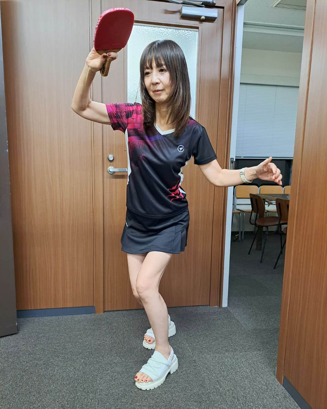 谷口キヨコさんのインスタグラム写真 - (谷口キヨコInstagram)「完全に妄想卓球🏓みたいになってる谷口さん。シューズはお外では履けませんので、サンダル😅このあと練習行きました。今西先生、いつもありがとうございます😄」9月1日 23時42分 - kiyokotaniguchi