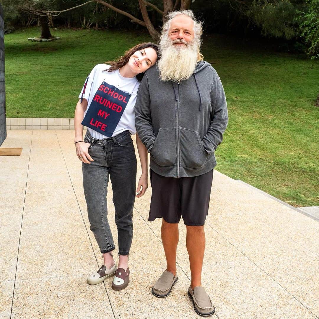 ウィットニー・カミングスのインスタグラム：「I’m on the @rickrubin podcast. Out now.」